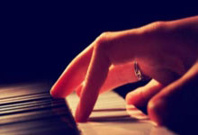 开云下载-里昂险胜G2，Peanut线上压制力十足宿敌对决四强赛，留下经典瞬间