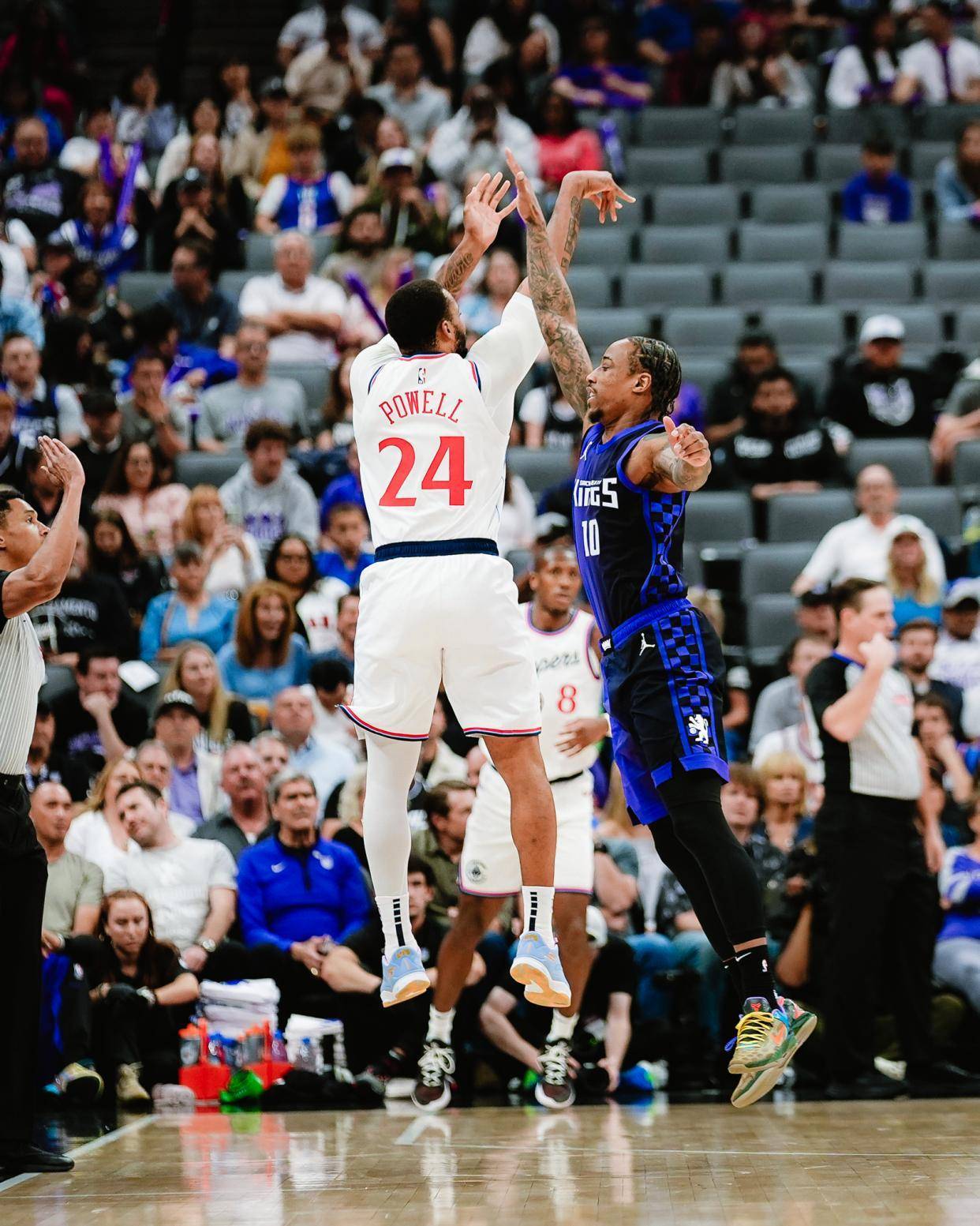 关于德罗赞三分球绝杀,带领球队获胜的信息 关于德罗赞三分球绝杀,带领球队获胜的信息