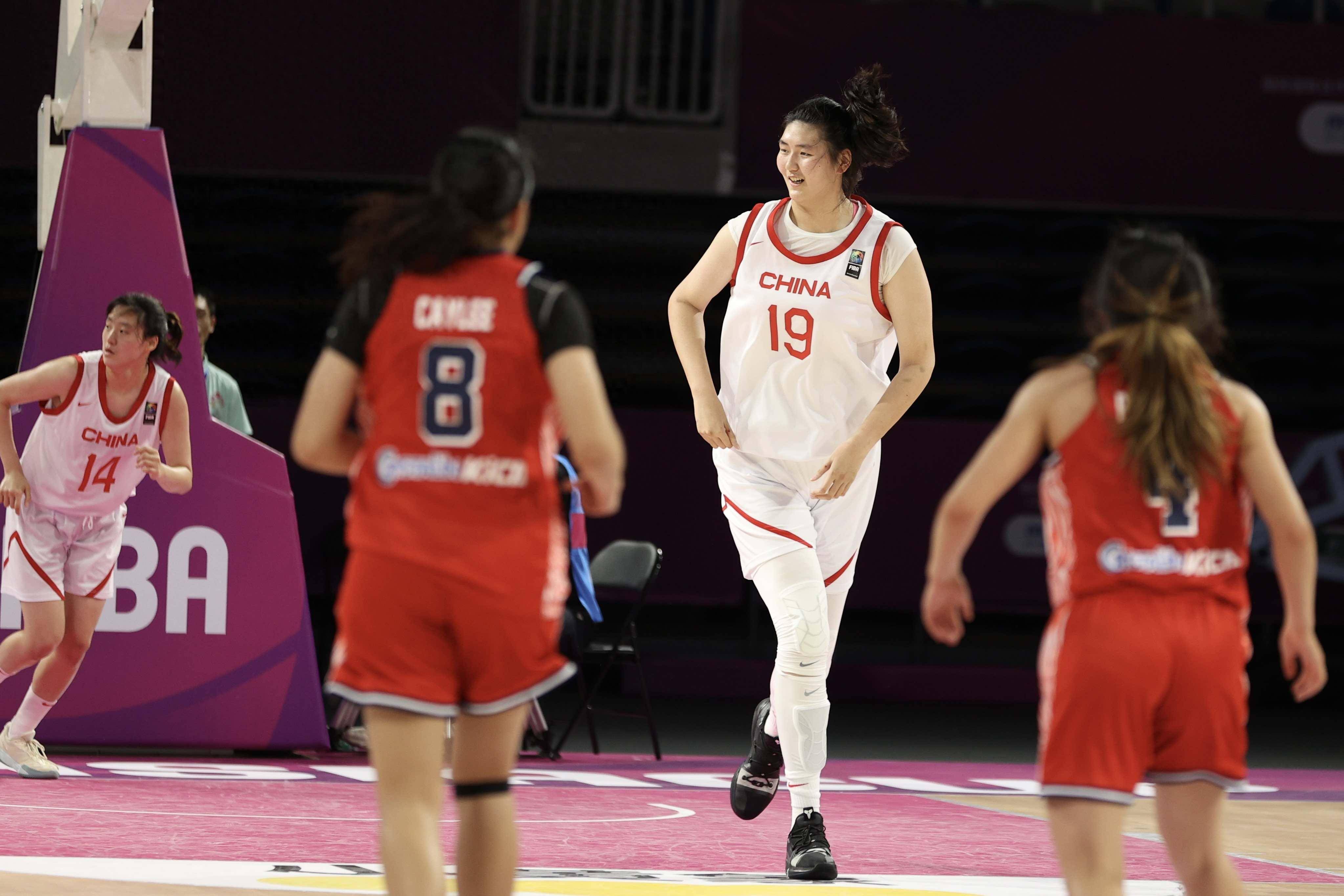 加拿大女篮迎战日本队,拼尽全力 加拿大女篮迎战日本队,拼尽全力