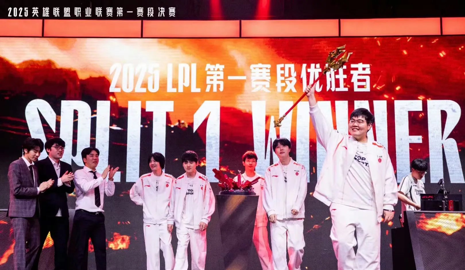 CLG力克DFM,Peanut团战一打五焦点之战全球总决赛,成为赛场最大亮点 CLG力克DFM,Peanut团战一打五焦点之战全球总决赛,成为赛场最大亮点