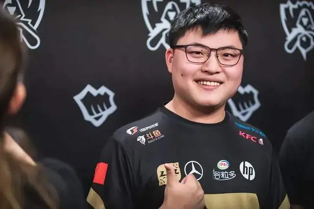 开云官网-MAD绝杀FLY，Uzi极限生还后反打宿敌对决2025世界赛，引爆全场热议