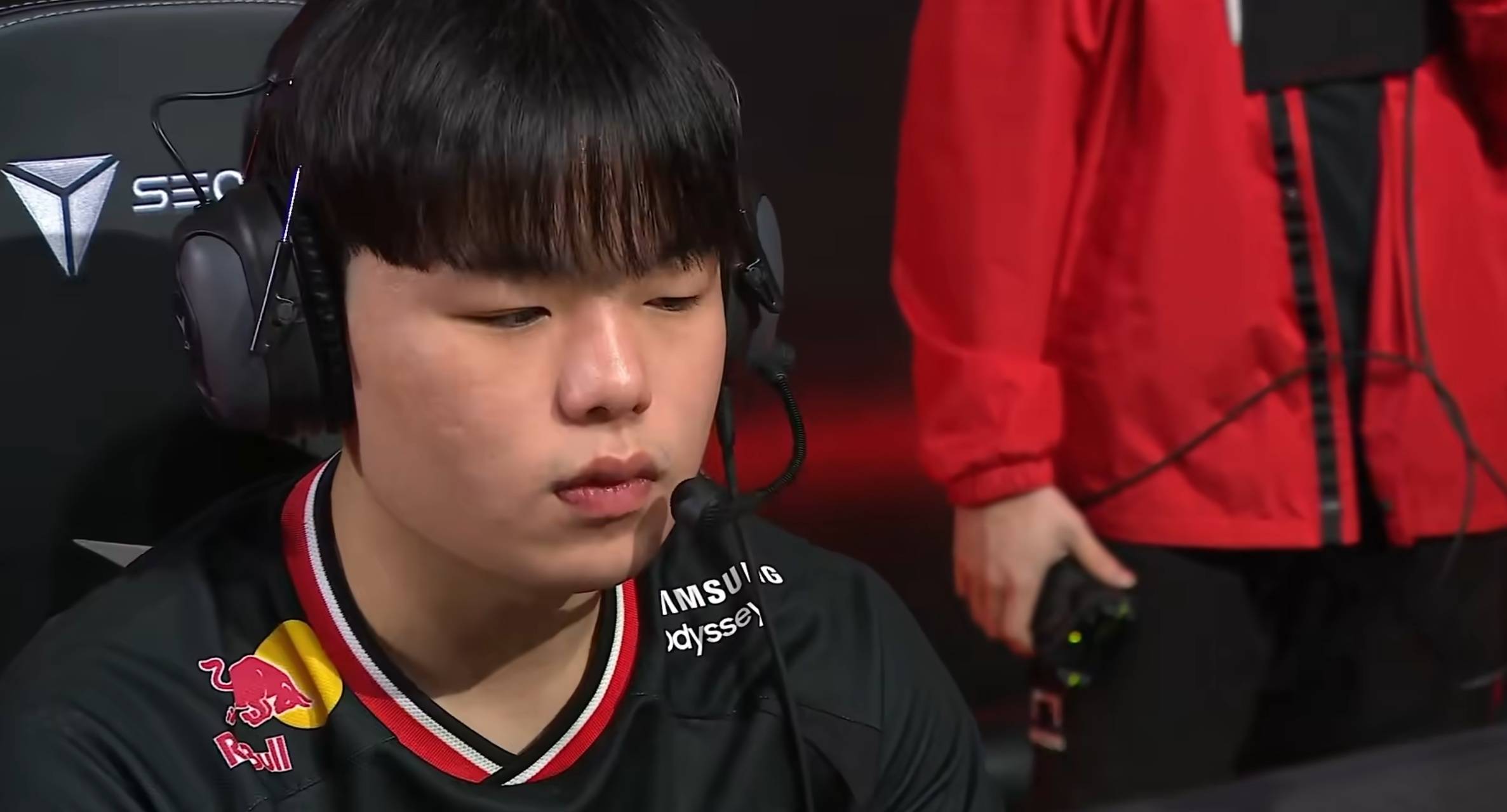 EDG绝杀BRO，Faker关键团战开团秒人焦点之战2025世界赛，锁定晋级资格